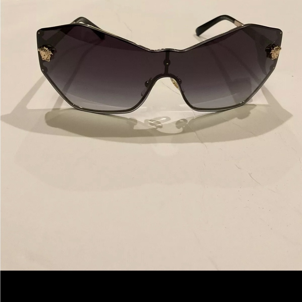 Versace
VE2182 Sunglasses